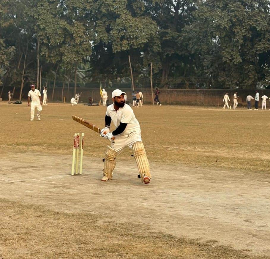 जीएफ कॉलेज मैदान में चल रहे क्रिकेट टूर्नामेंट में शॉट लगाते हुए खिलाड़ी। स्रोत: संस्था