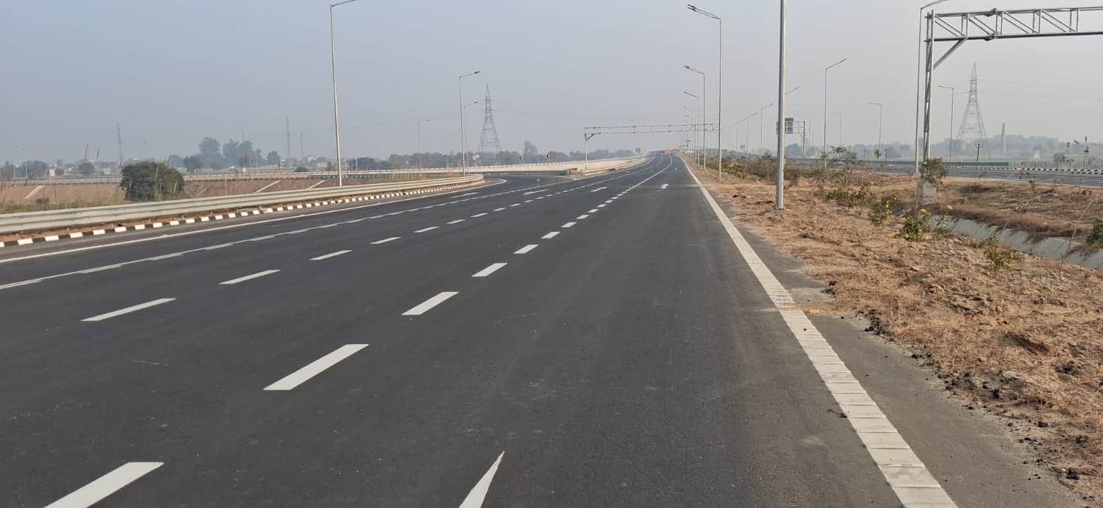 जिले में बनकर तैयार हुआ गंगा एक्सप्रेस-वे। संवाद