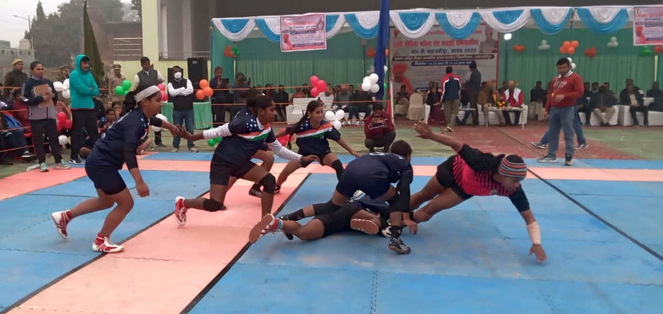 खिरनीबाग स्थित रामलीला मैदान में आयोजित 52वीं सीनियर महिला स्टेट कबड्डी चैंपियनशिप में प्रतिभ