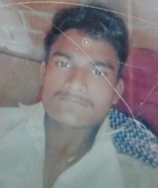 A teenager confronted thieves fleeing after committing a theft; the accused shot him to save himself, resulting in his death.