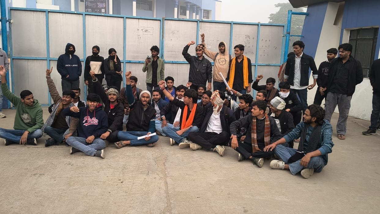 Students of Kashi Institute of Technology protested against the management.