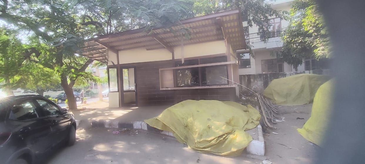 The civic convenience centres built in nine sectors have not opened till date due to the tussle between HSVP and the corporation.