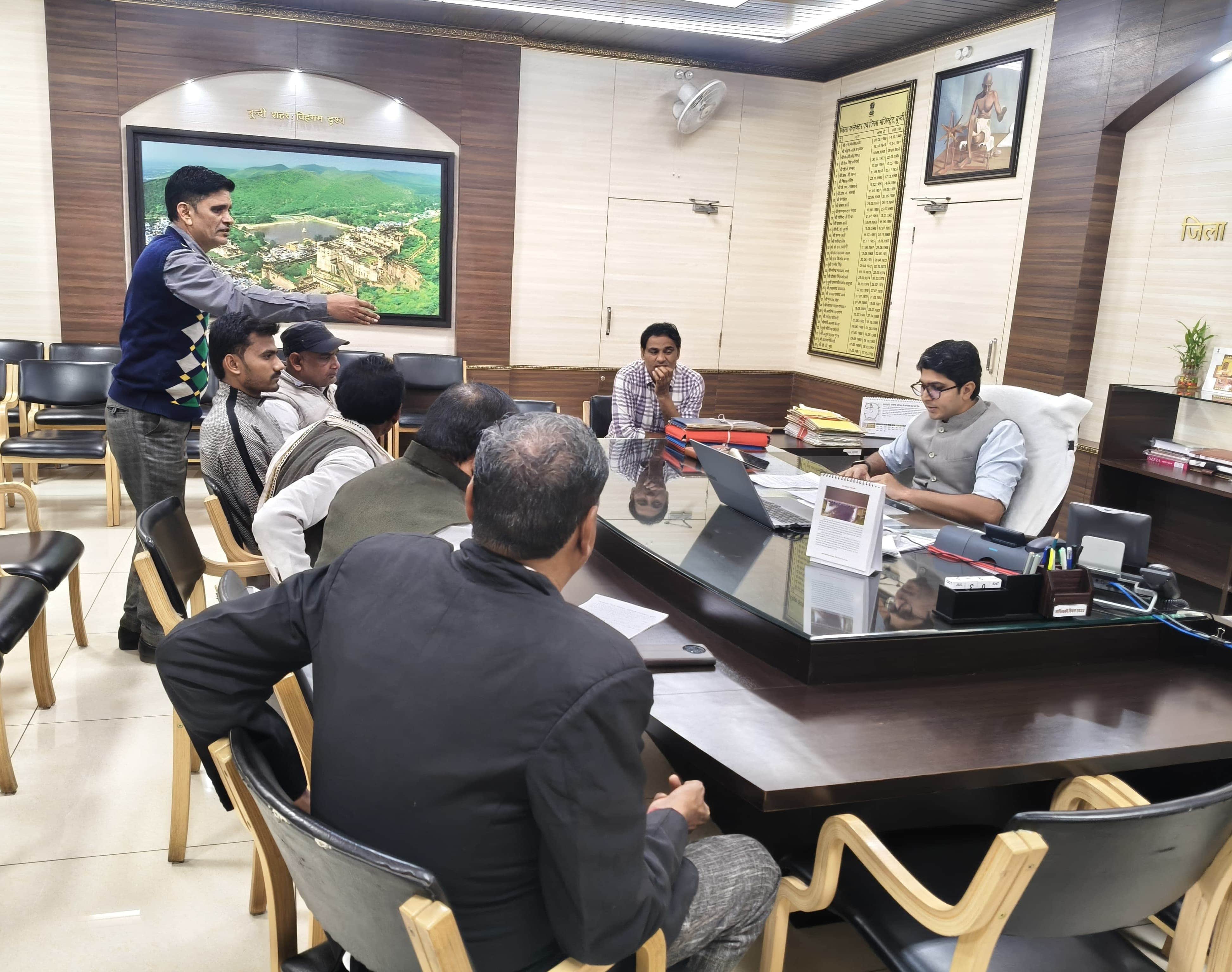 जिला निर्वाचन अधिकारी अक्षय गोदारा