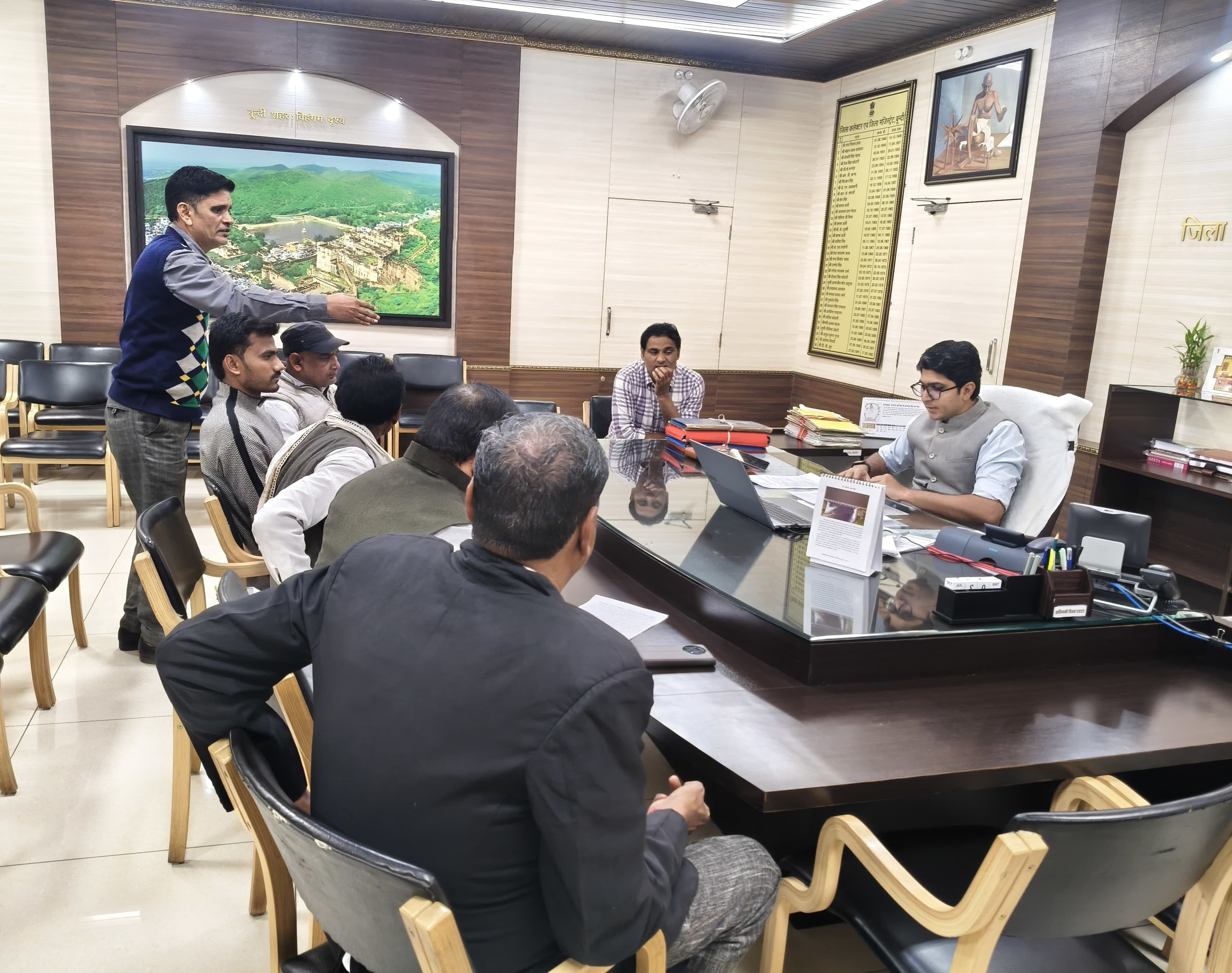 जिला निर्वाचन अधिकारी अक्षय गोदारा
