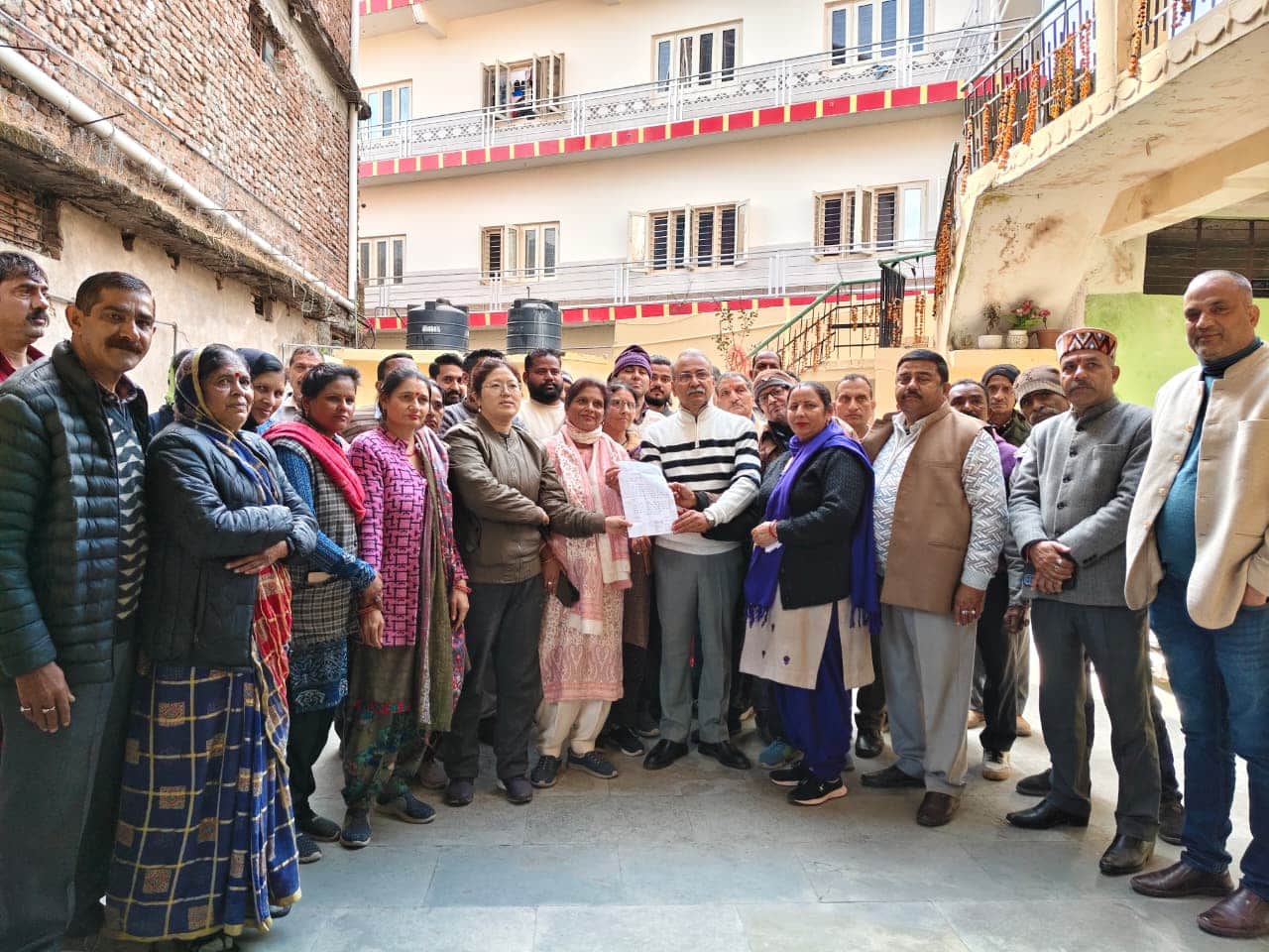 रेहड़ी-फहड़ी एवं खोखा यूनियन और टैक्सी यूनियन के पदाधिकारी एवं सदस्य सुनील शर्मा बिट्टू को मांगपत