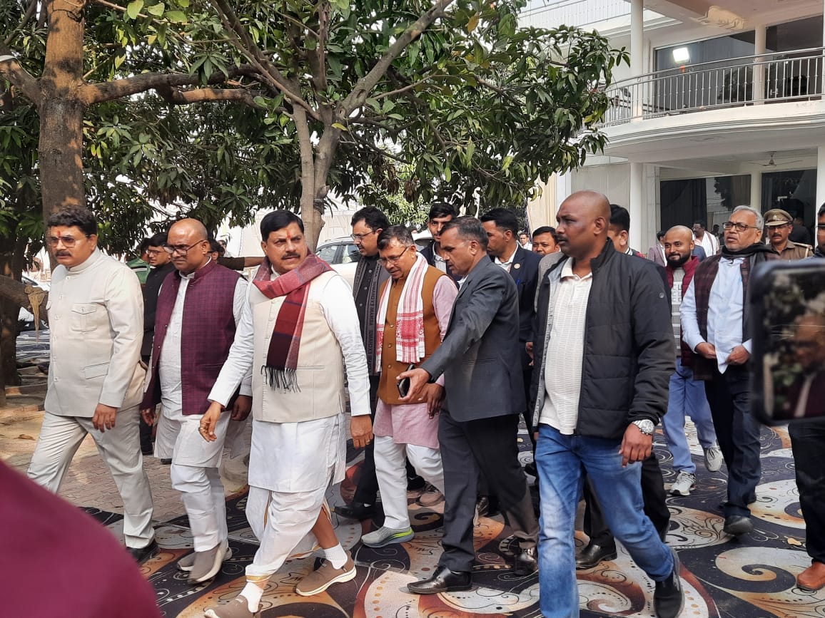 Madhya Pradesh CM pays tribute to state minister's father