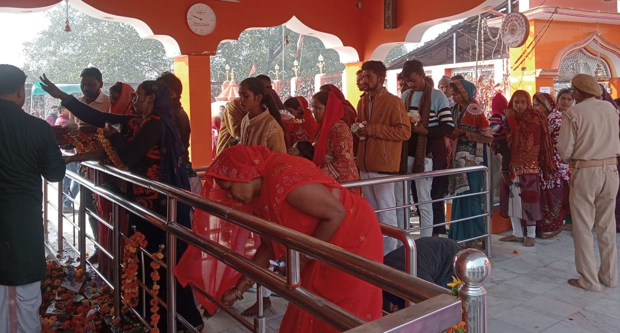 Crowds of devotees gathered at Kalikan Dham