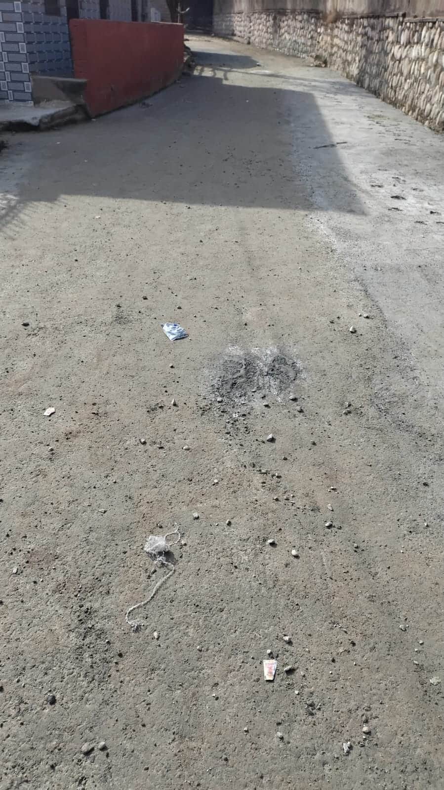 सुजानपुर-चरोट-चौरी सड़क को किया जा रहा चकाचक। संवाद