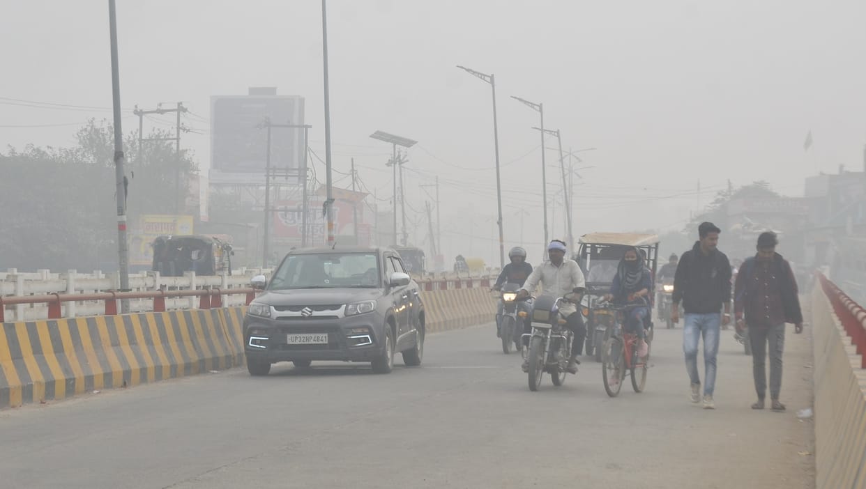 The maximum temperature dropped due to fog throughout the day, and the AQI was 212.