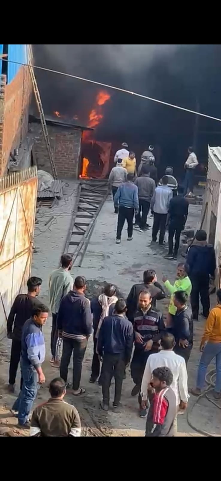 Fire breaks out at Partapur rubber factory, workers bring it under control