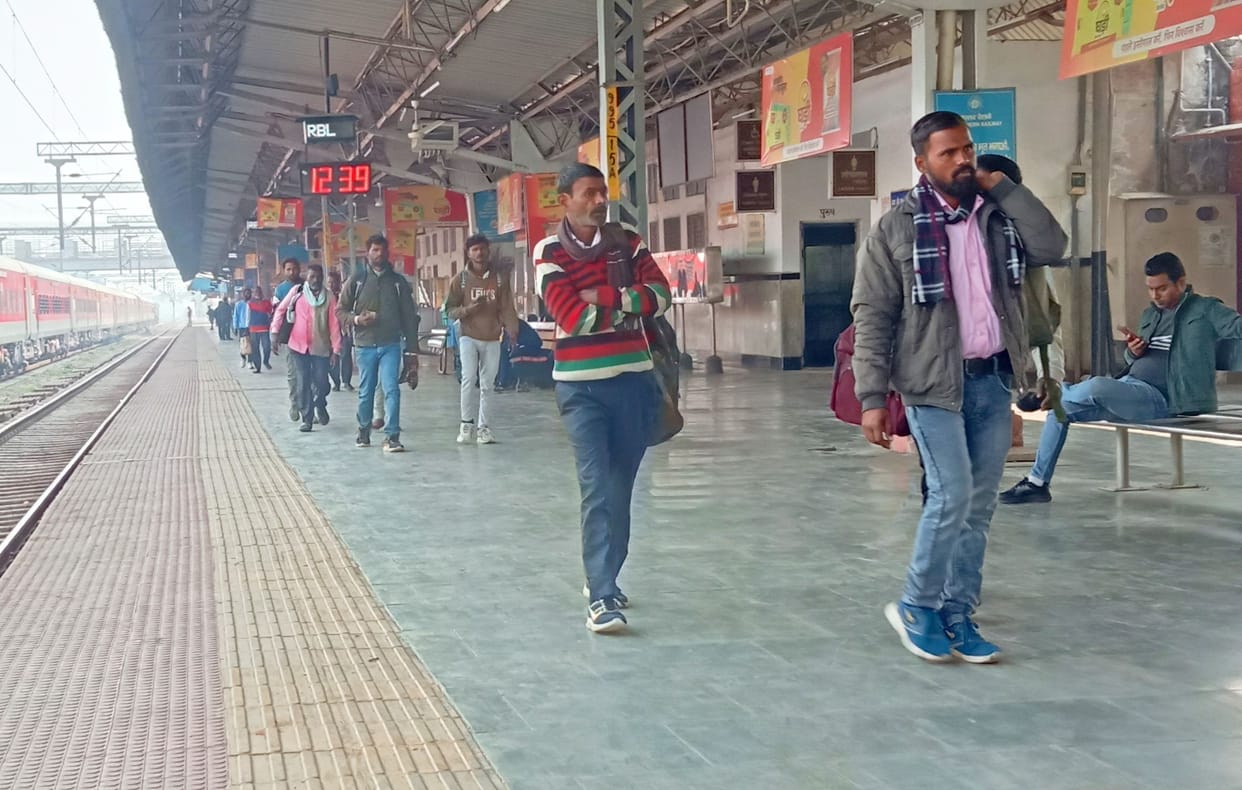 The delay of Unchahar Express made people cry
