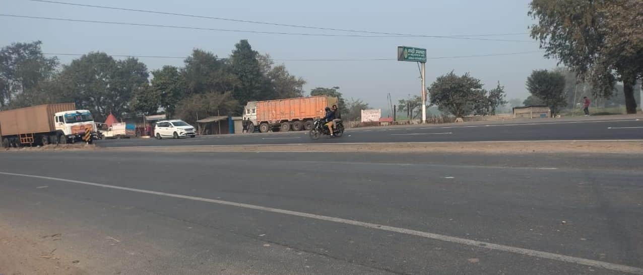 दिल्ली-लखनऊ हाईवे पर नगरिया मोड़ पर बना स्थाई कट। संवाद