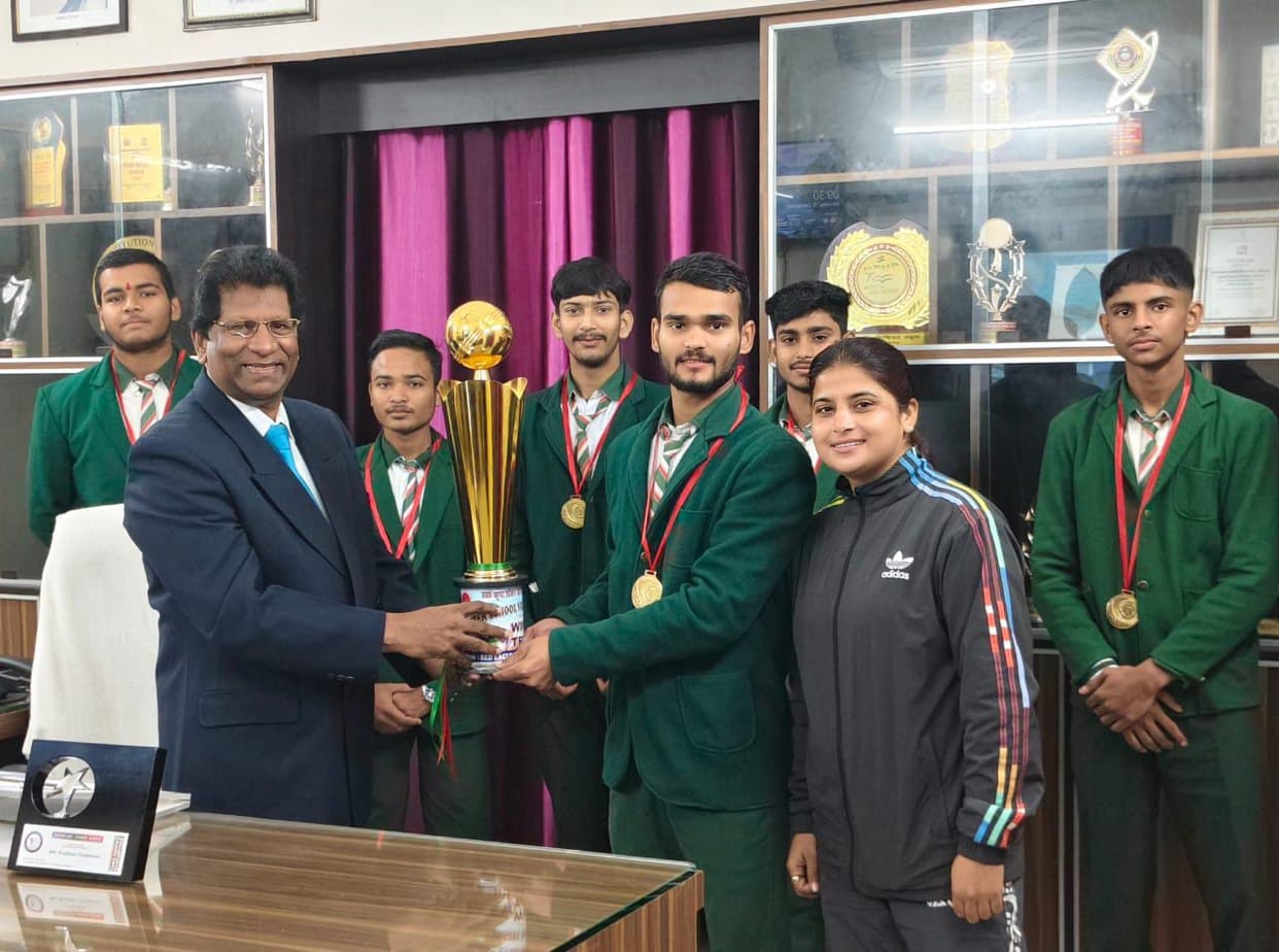 Selection of 16 players for hockey