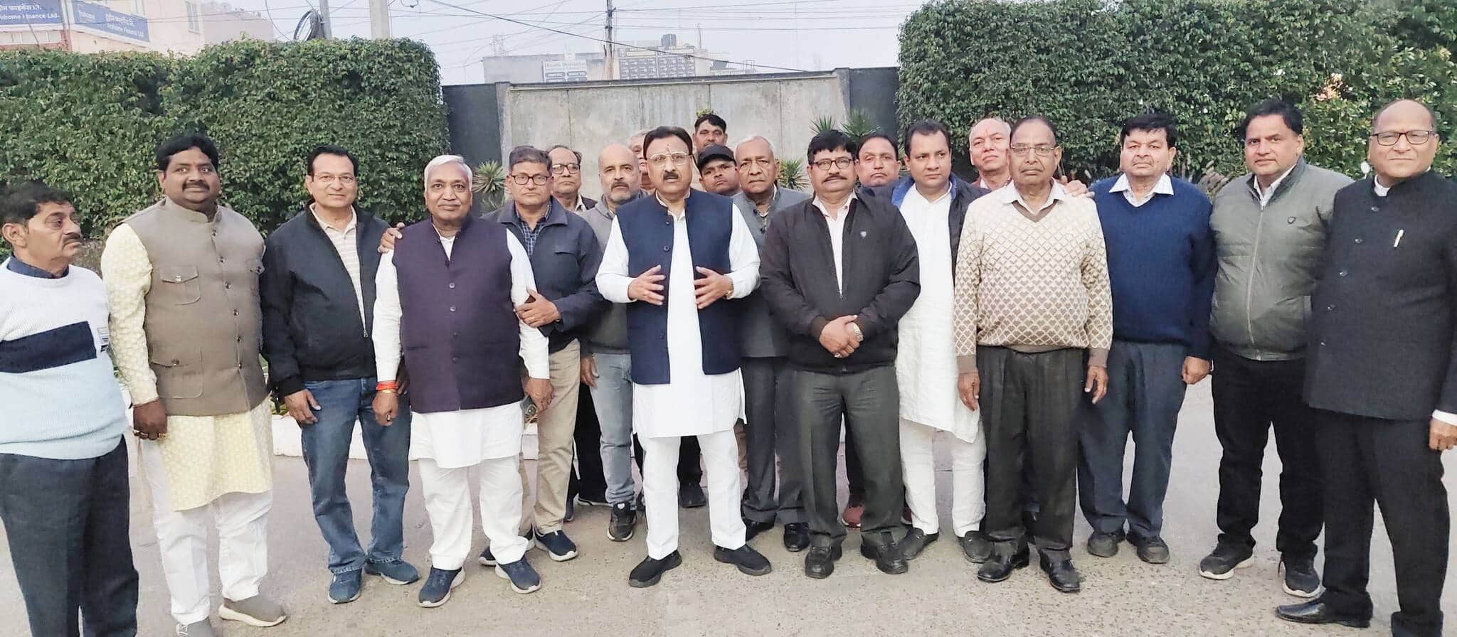 07...बैठक में व्यापारी प्रतिनिधियों को संबोधित करते व्यापार मंडल के प्रांतीय अध्यक्ष बजरंग गर्ग