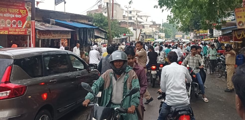 Encroachment causes daily traffic jams in the market
