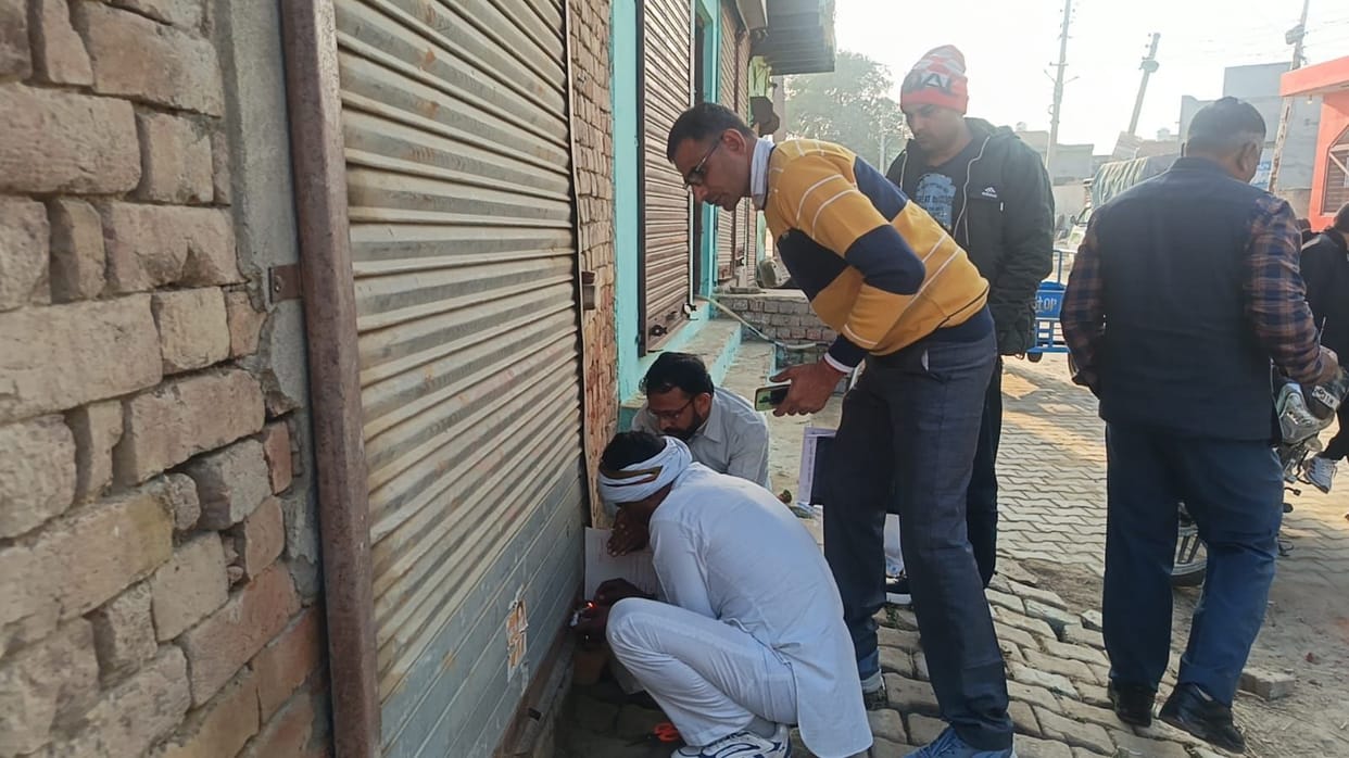 The municipal corporation sealed a meat shop operating in a residential colony.