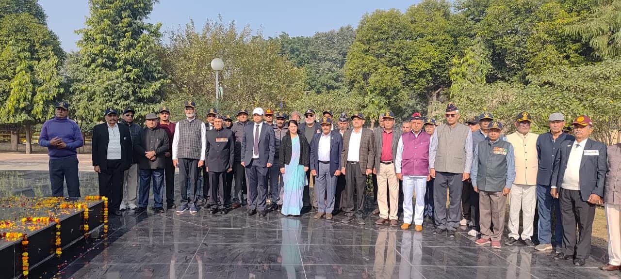 17...विजय दिवस के अवसर पर राज्य स्तरीय युद्ध स्मारक पर पुष्पचक्र अर्पित कर शहीदों को श्रद्धांजल