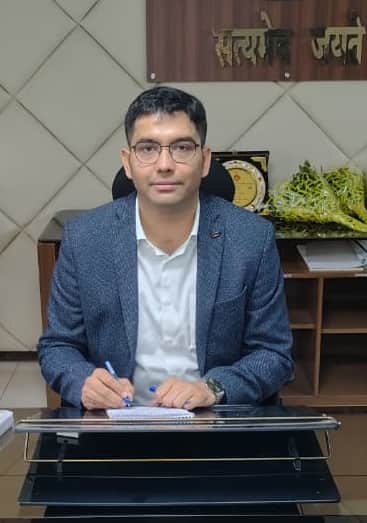 18...निगम आयुक्त डॉ आनंद कुमार शर्मा।