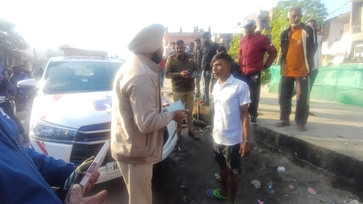 A labourer was robbed of his mobile phone and Rs 5,000 cash at knifepoint.