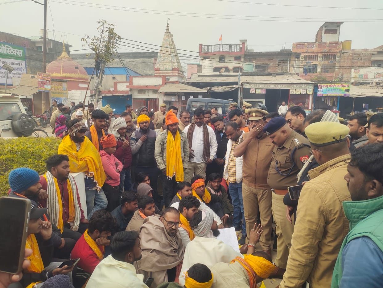 Paida Baba's car burnt, Hindu leaders sitting on protest
