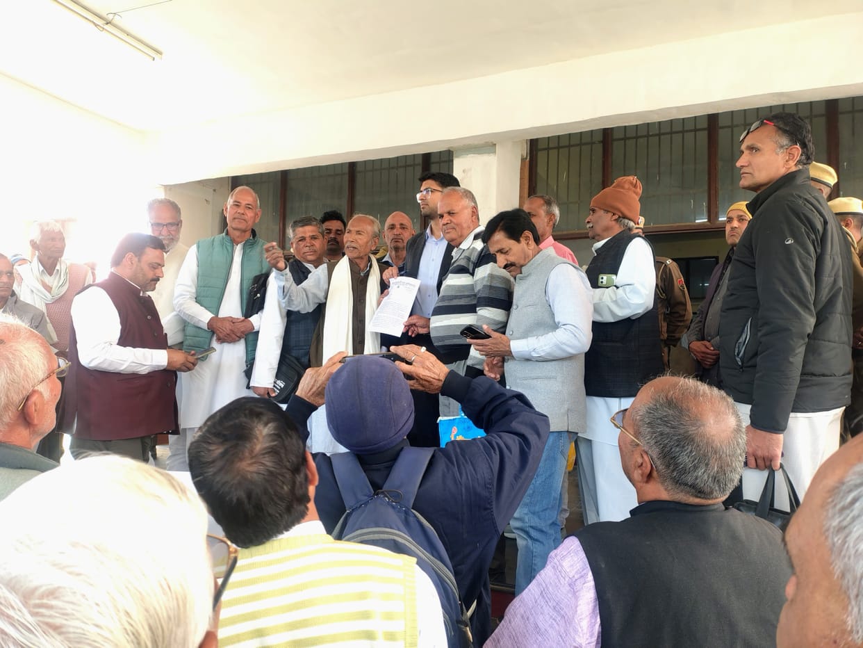 The retired employees' association staged a three-hour protest at the mini-secretariat.