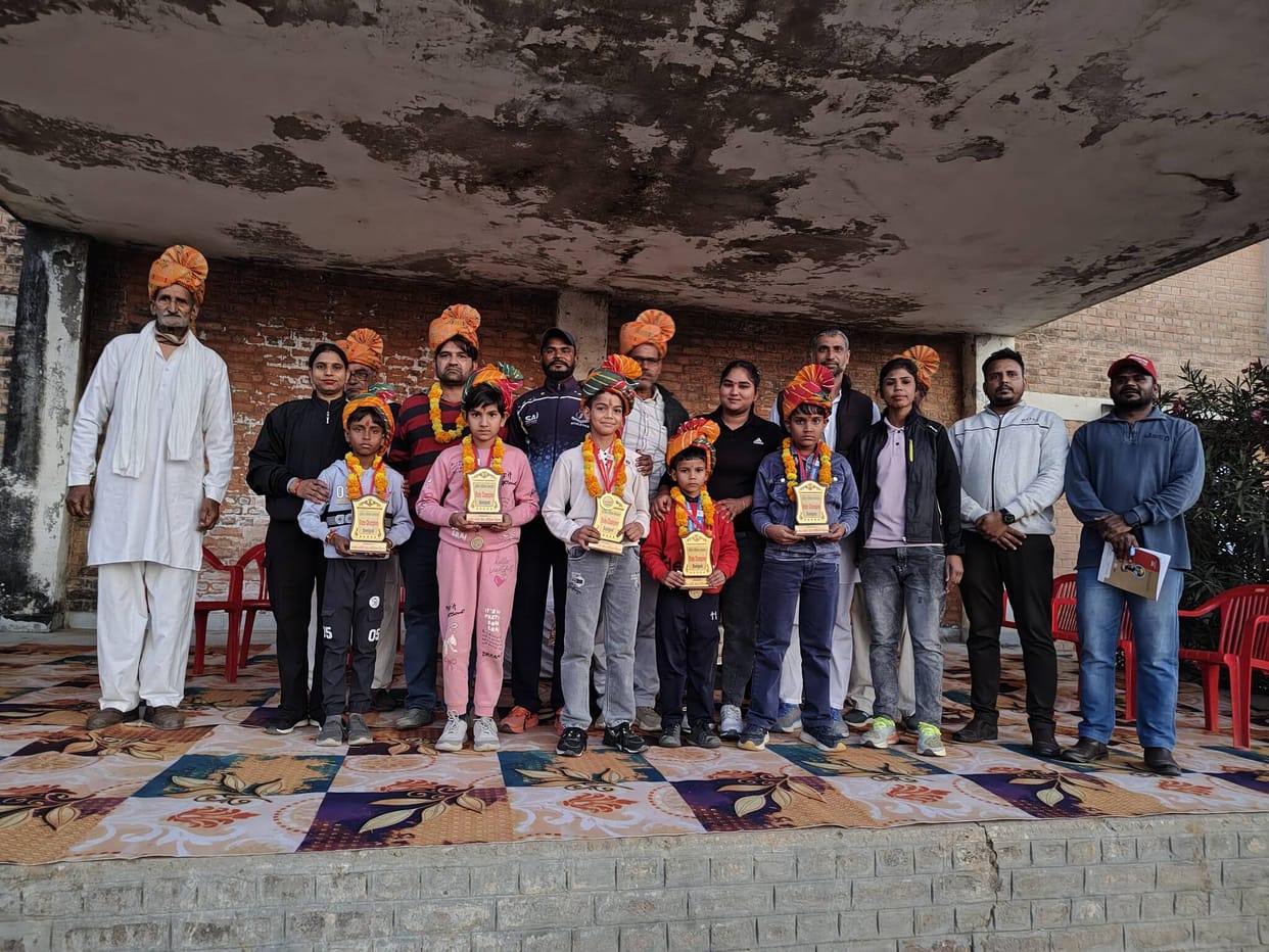 The winning athletes were honored at the Kids Athletics competition.