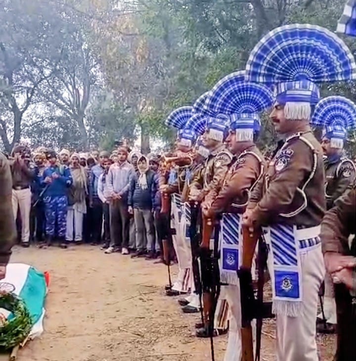 CRPF jawan cremated in a somber atmosphere