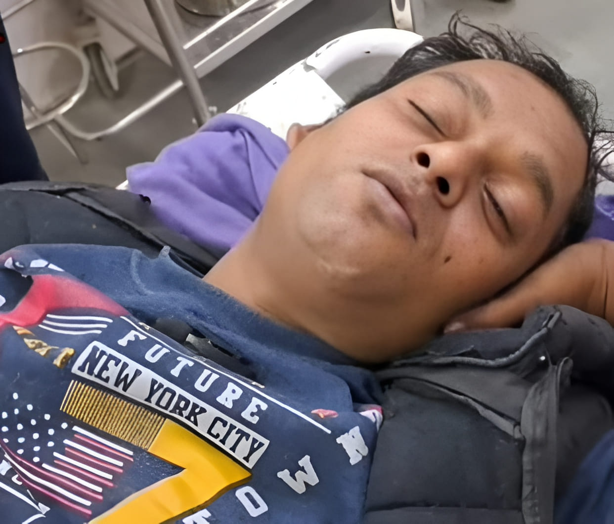 In Rewari, a cab driver was shot and his car and cash were looted; two suspects have been apprehended.