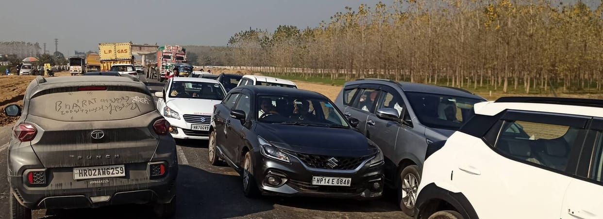 A tractor-trailer broke down on the road, causing a traffic jam