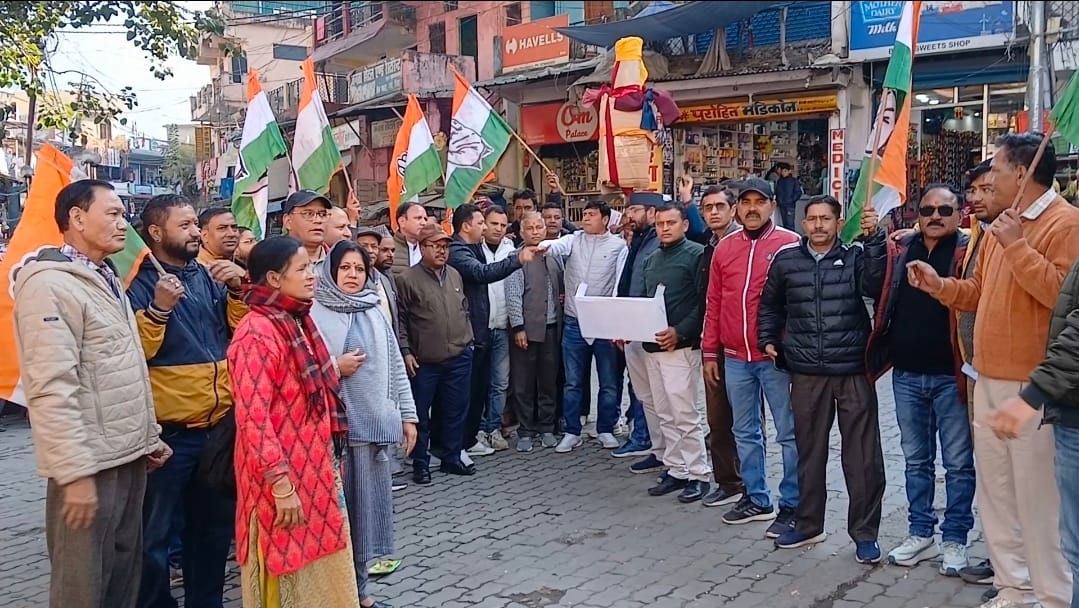 Congress workers from Chamoli district protest in Karnaprayag