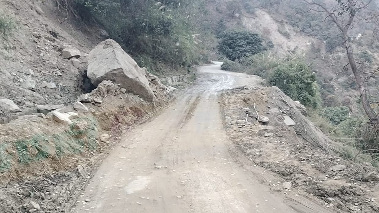 Debris on Luhri-Dalash and Luhri-Nithar roads removed