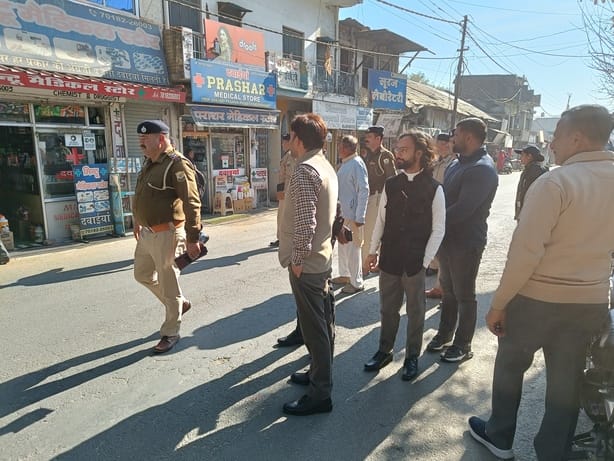 Administration on the streets against encroachment in Daulatpur Chowk