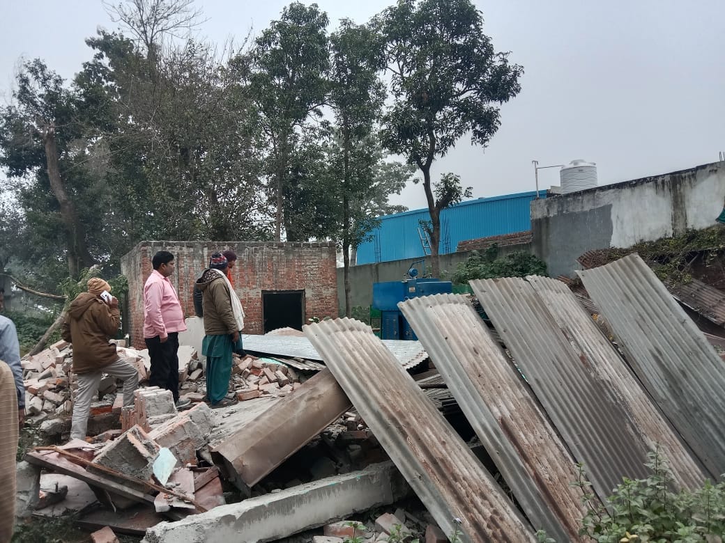 Shops and rooms demolished with bulldozers
