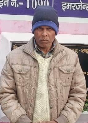 रोजा पुलिस की गिरफ्त में आरोपी मुकेश प्रजापति।