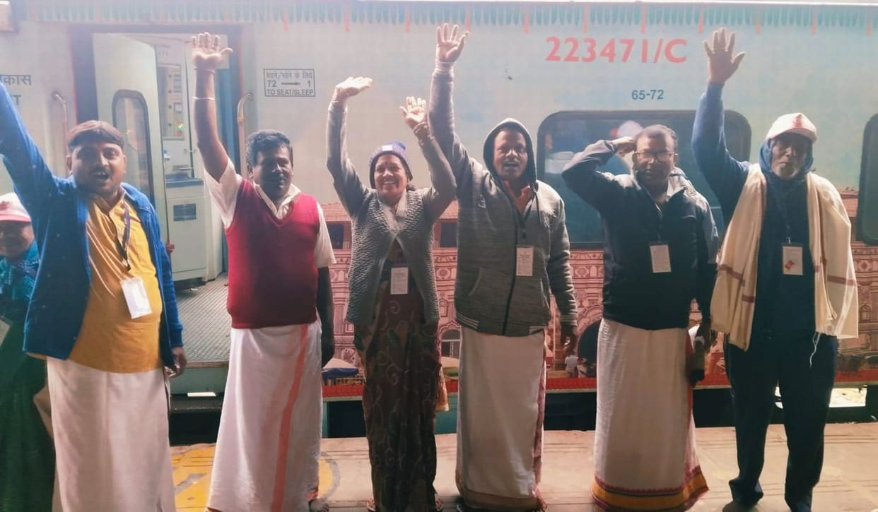 Special train arrives from Karnataka for Ayodhya Darshan