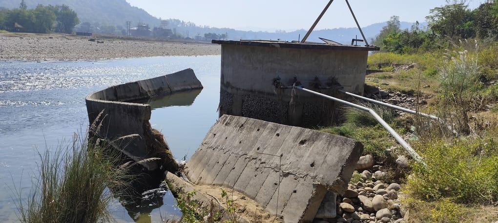 A drinking water scheme worth lakhs built on the banks of Sunhani Khad fell victim to negligence.
