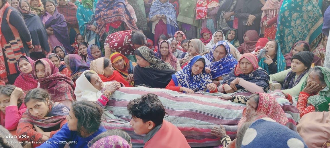 Teachers protested by placing the bodies on the road after the teachers' deaths.