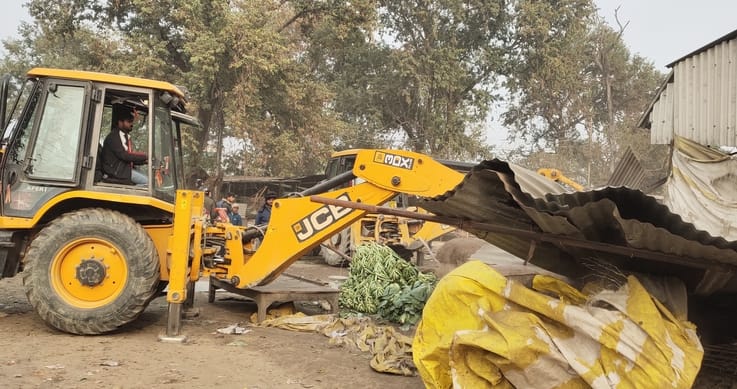Bulldozers were run on 173 illegally running shops.