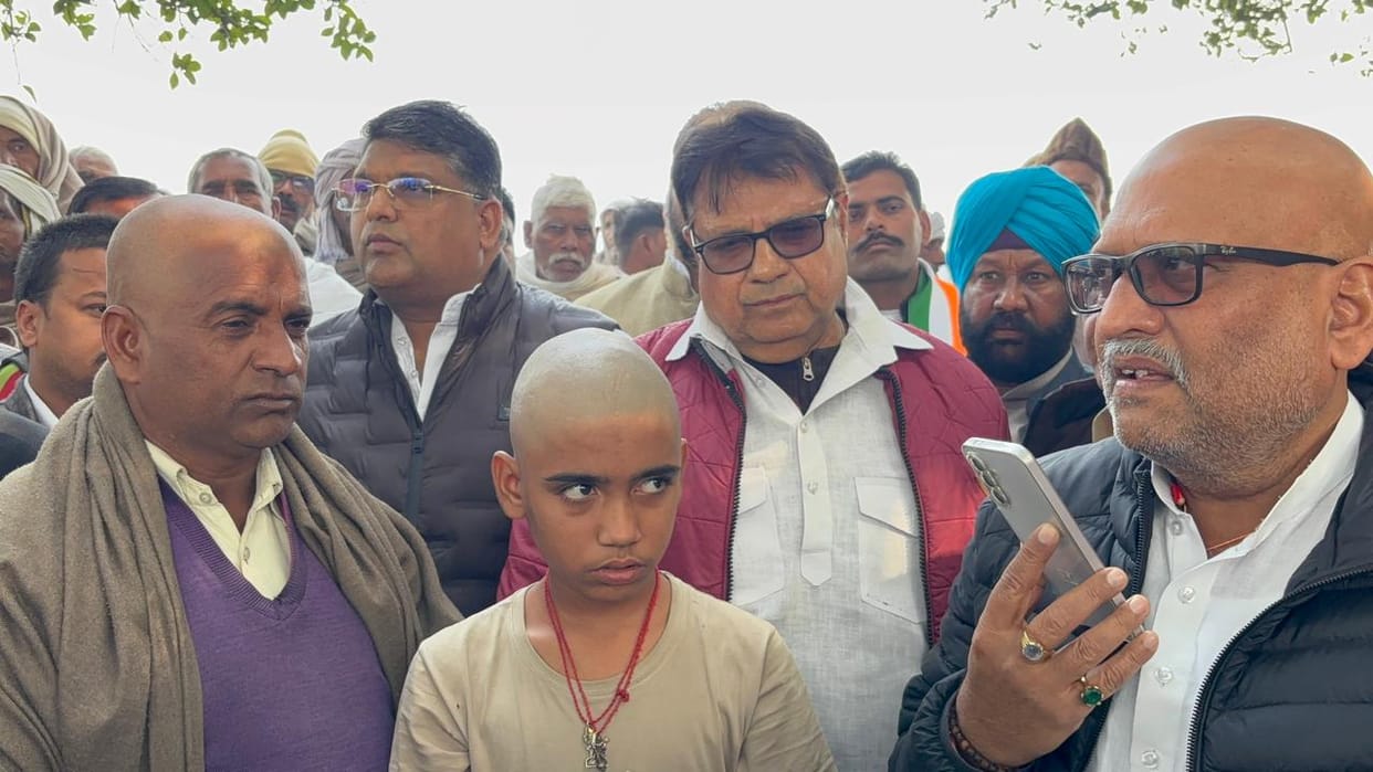 The state Congress president met with the family members of the Shiksha Mitra.