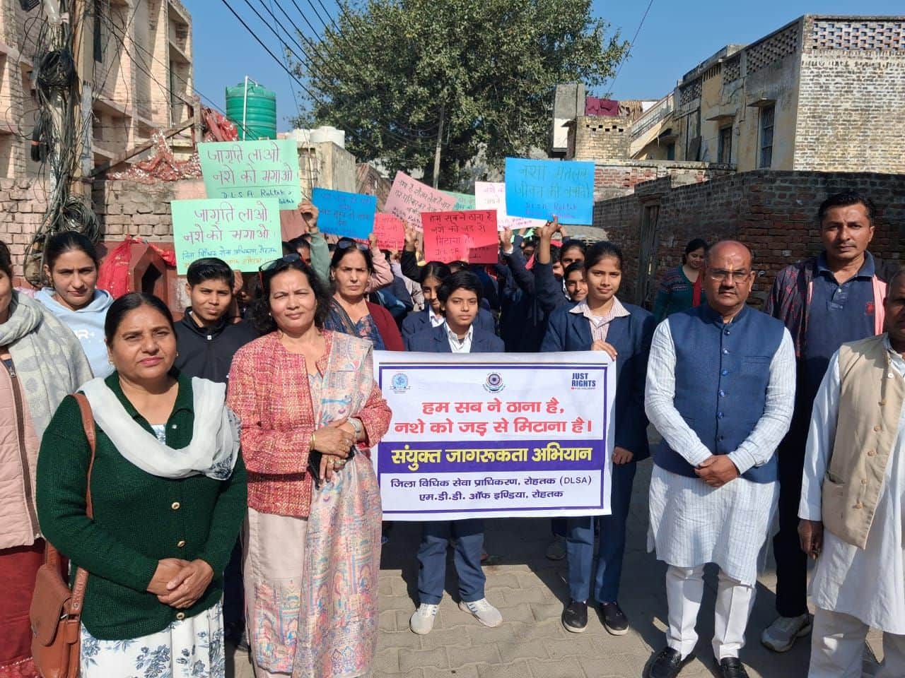 16...बाल विवाह व नशे के खिलाफ जागरूकता कार्यक्रम एडवोकेट सतीश कौशिक साथ में संरक्षण एवं बाल विव