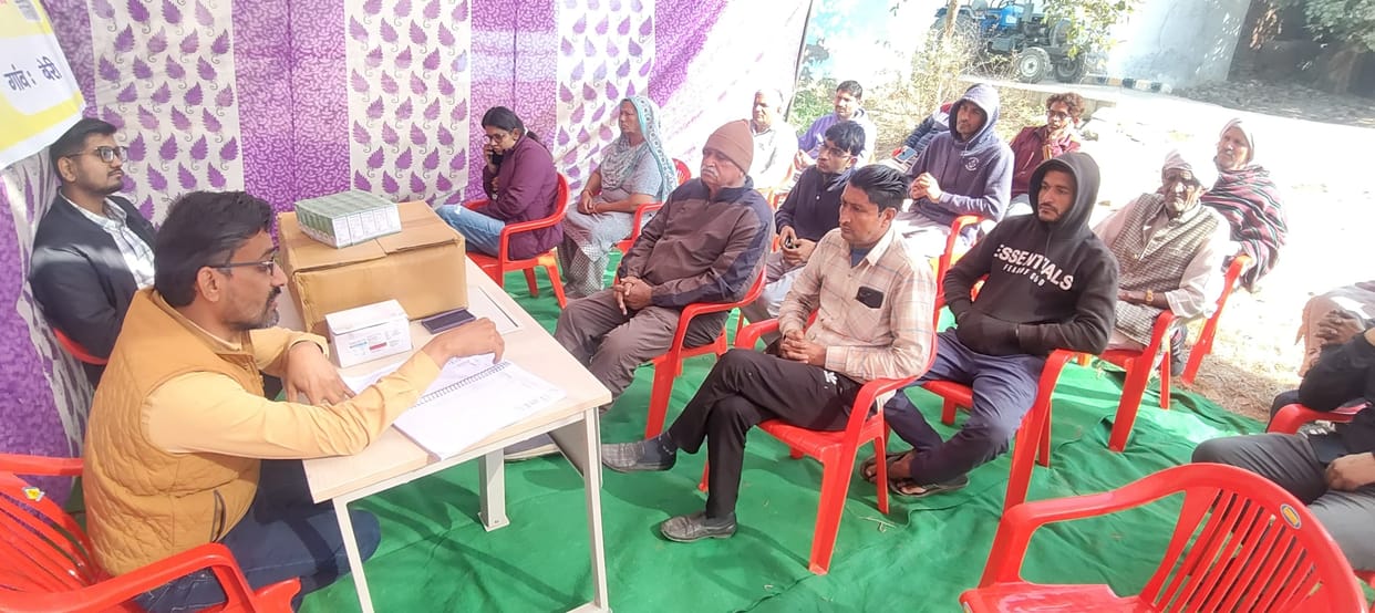 Retired employees hand over memorandum regarding demands