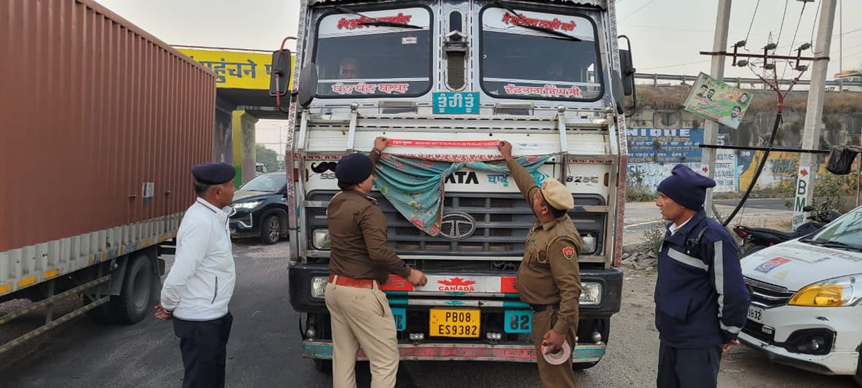 Police install reflector tapes to curb road accidents