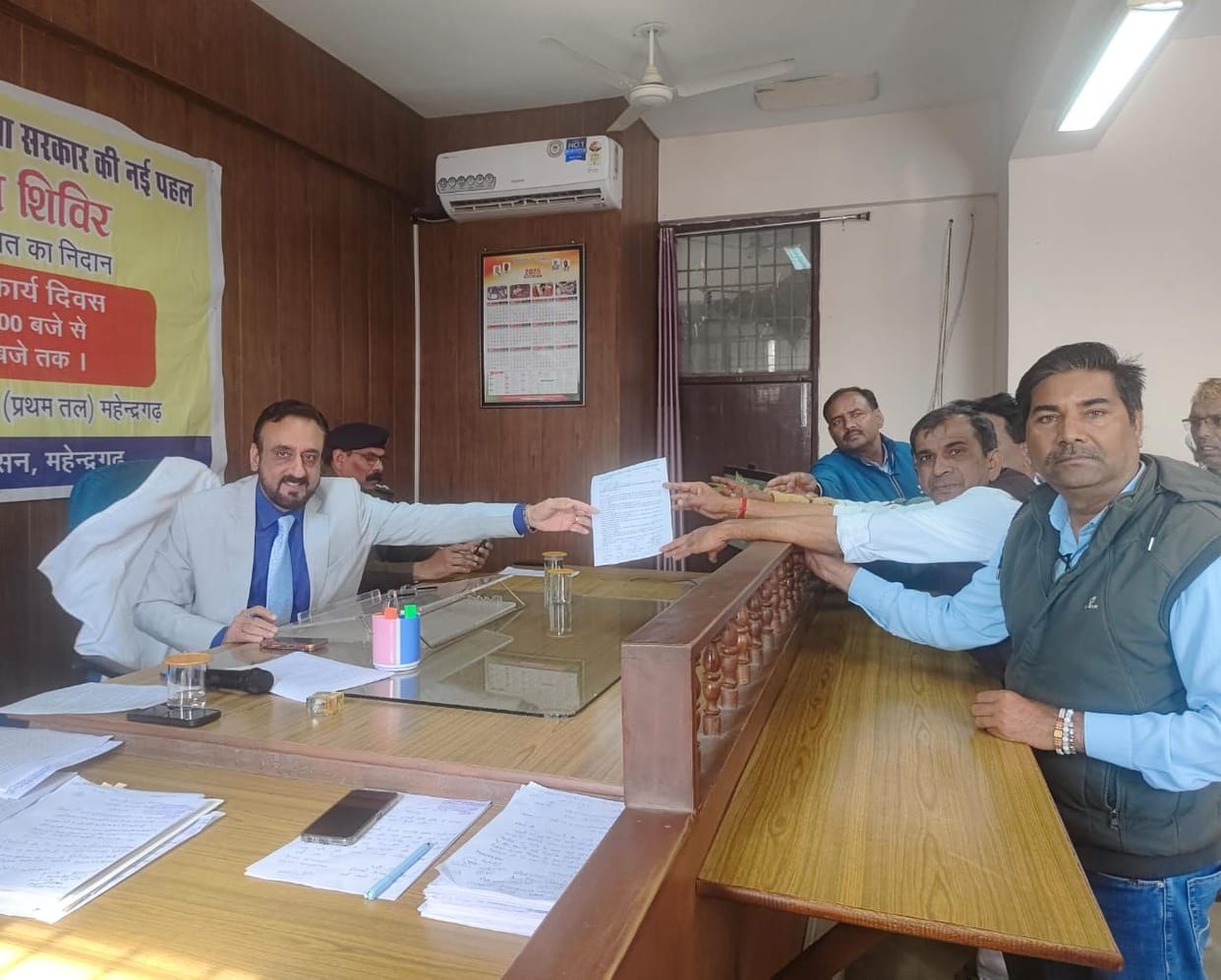 A demand has been raised for appointments to the vacant posts of Hindi teachers.
