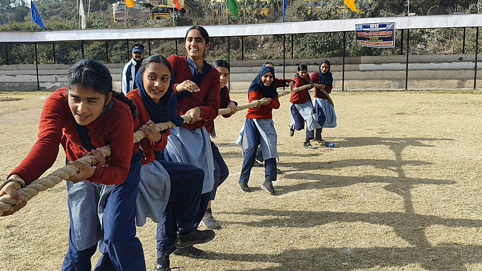 ग्रामीण खेल मेले ने युवाओं में जोश भरा: मिनी स्टेडियम राजोेरी में शॉटपुट और रस्साकशी प्रतियोगित