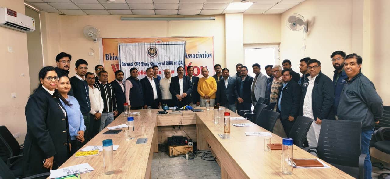 जीएसटीआर के प्रावधानों को जानने के लिए आयोजित सेमिनार में पहुंचे लोग। संवाद