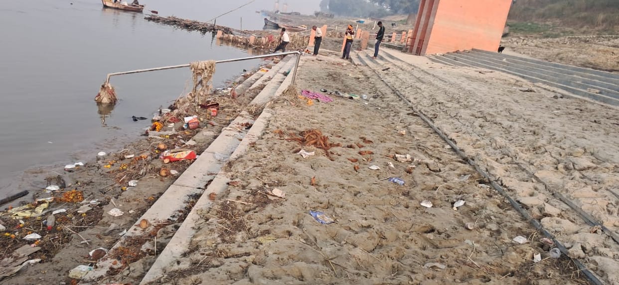 Broken doors of changing room, Gyan Ganga Ghat built with Rs 4 crores is in bad condition