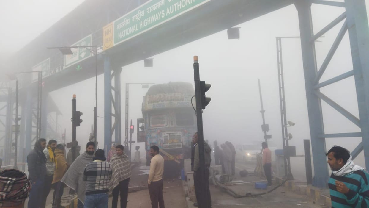 Uncontrolled truck rams into toll booth in fog, employees escape to save their lives