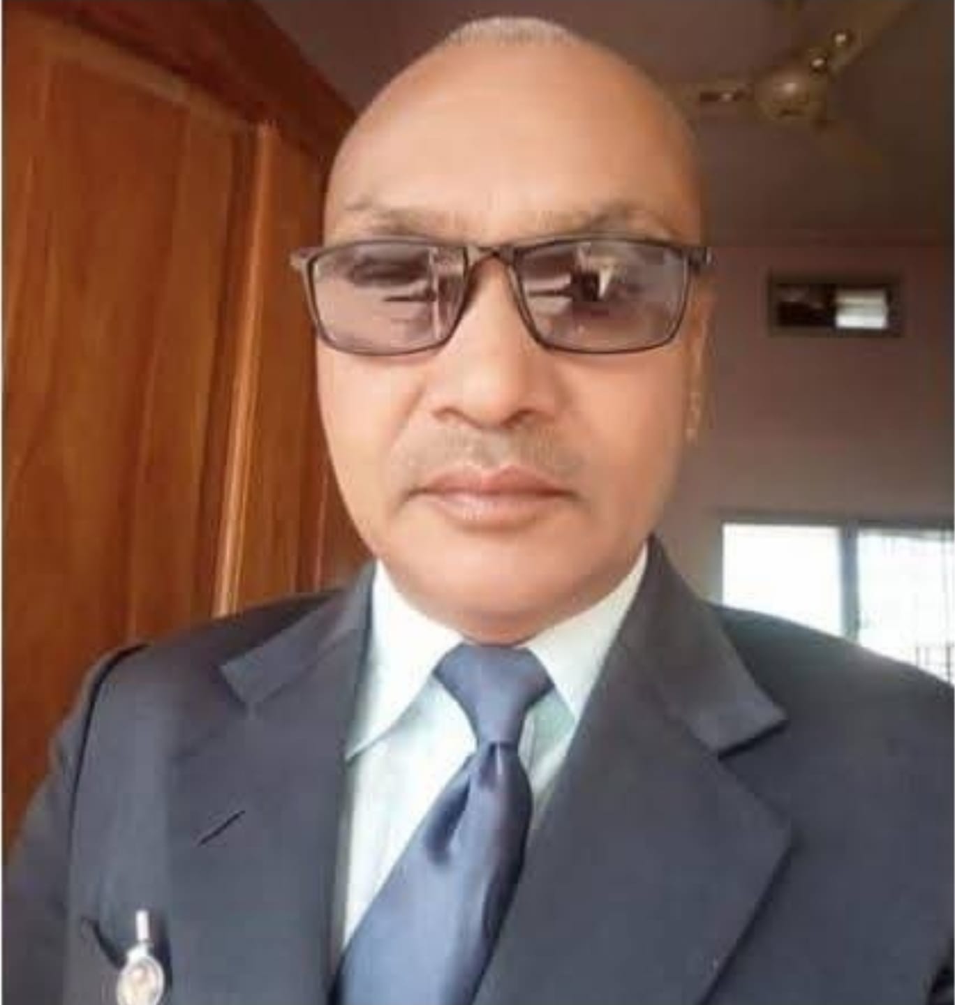 निलंबित शिक्षक सुनील मेश्राम।