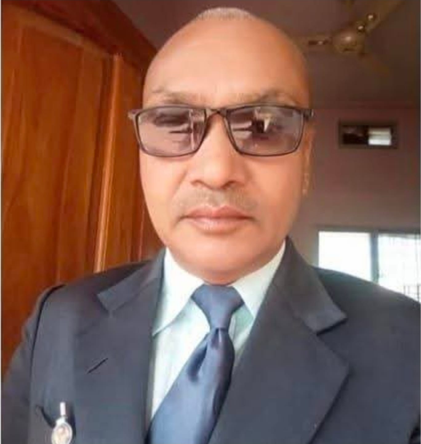 निलंबित शिक्षक सुनील मेश्राम।