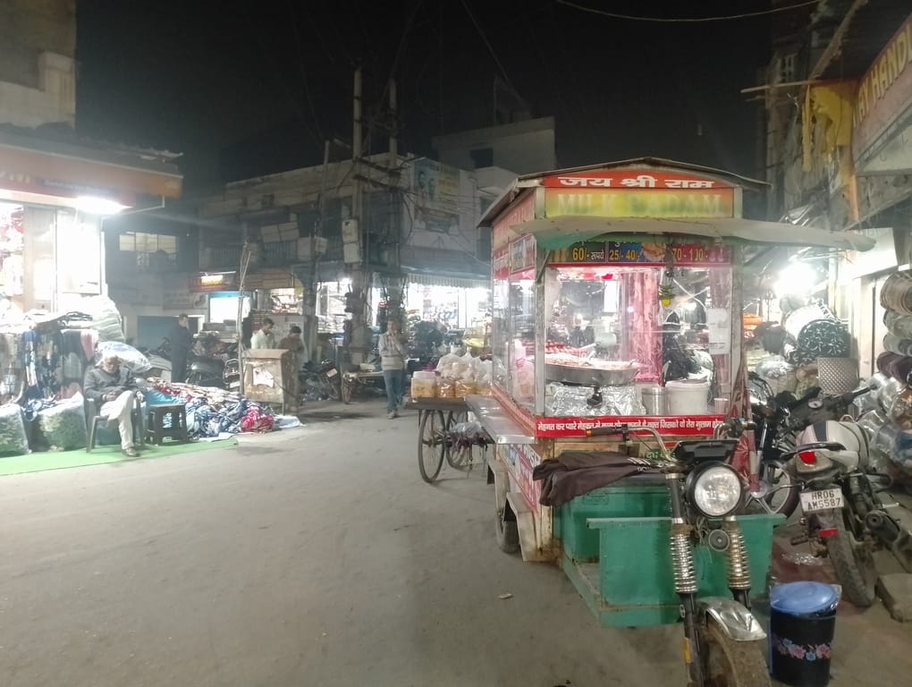 Encroachment in the market increased again, shopkeepers as well as people are troubled.